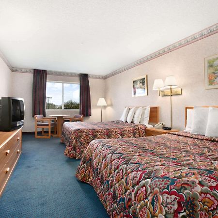 Days Inn By Wyndham Phoenix North Exterior photo