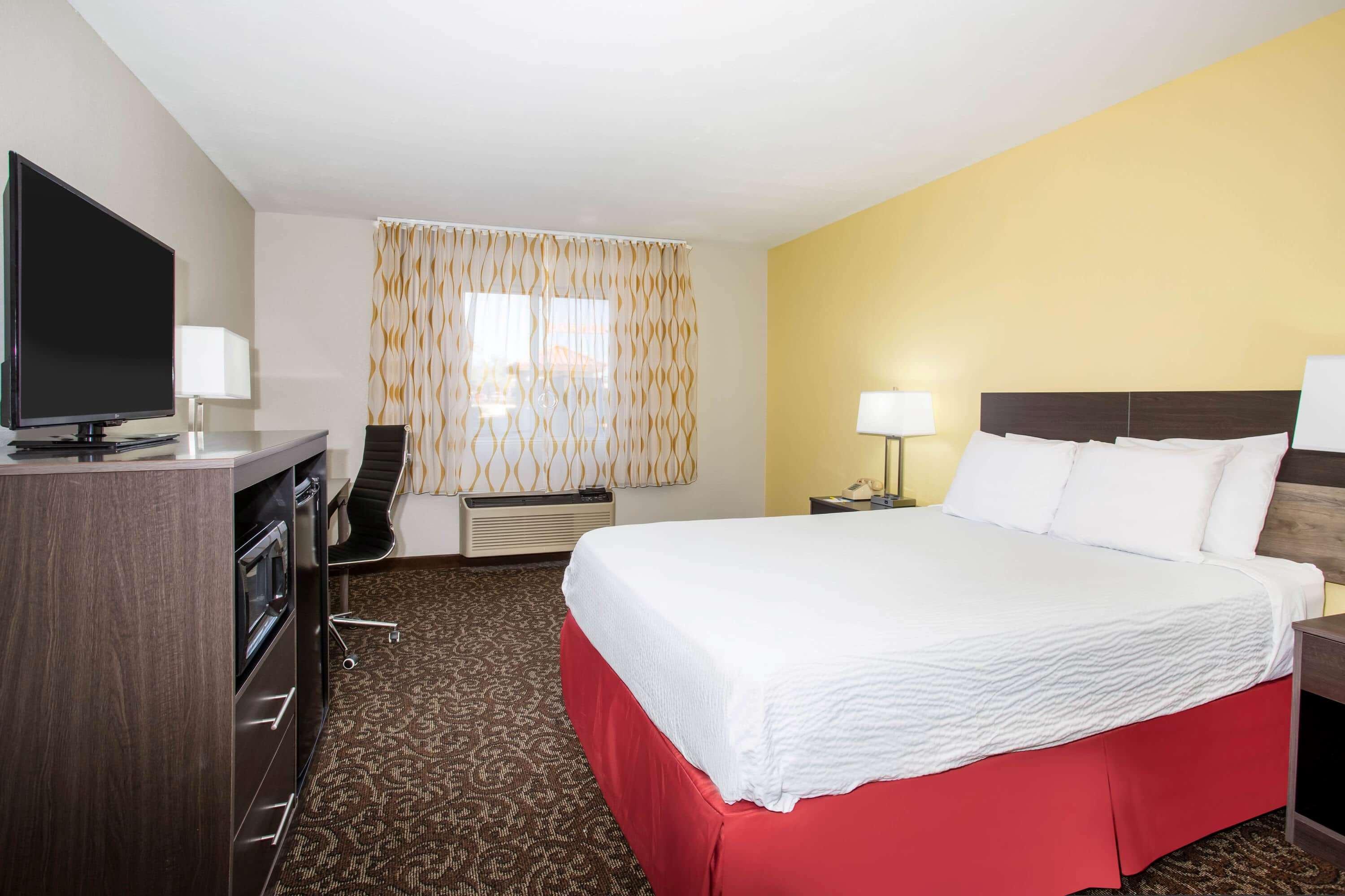 Days Inn By Wyndham Phoenix North Exterior photo
