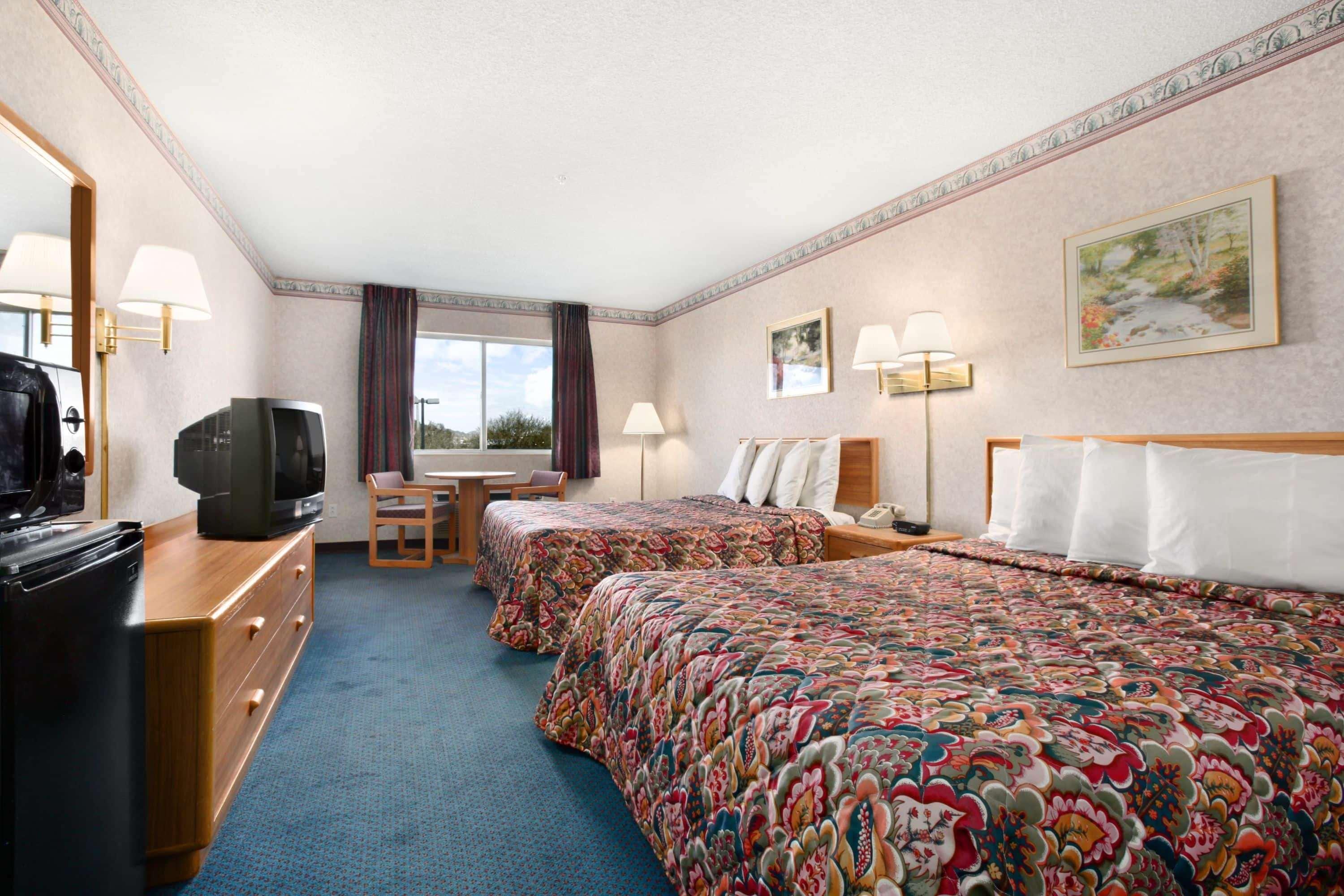 Days Inn By Wyndham Phoenix North Exterior photo