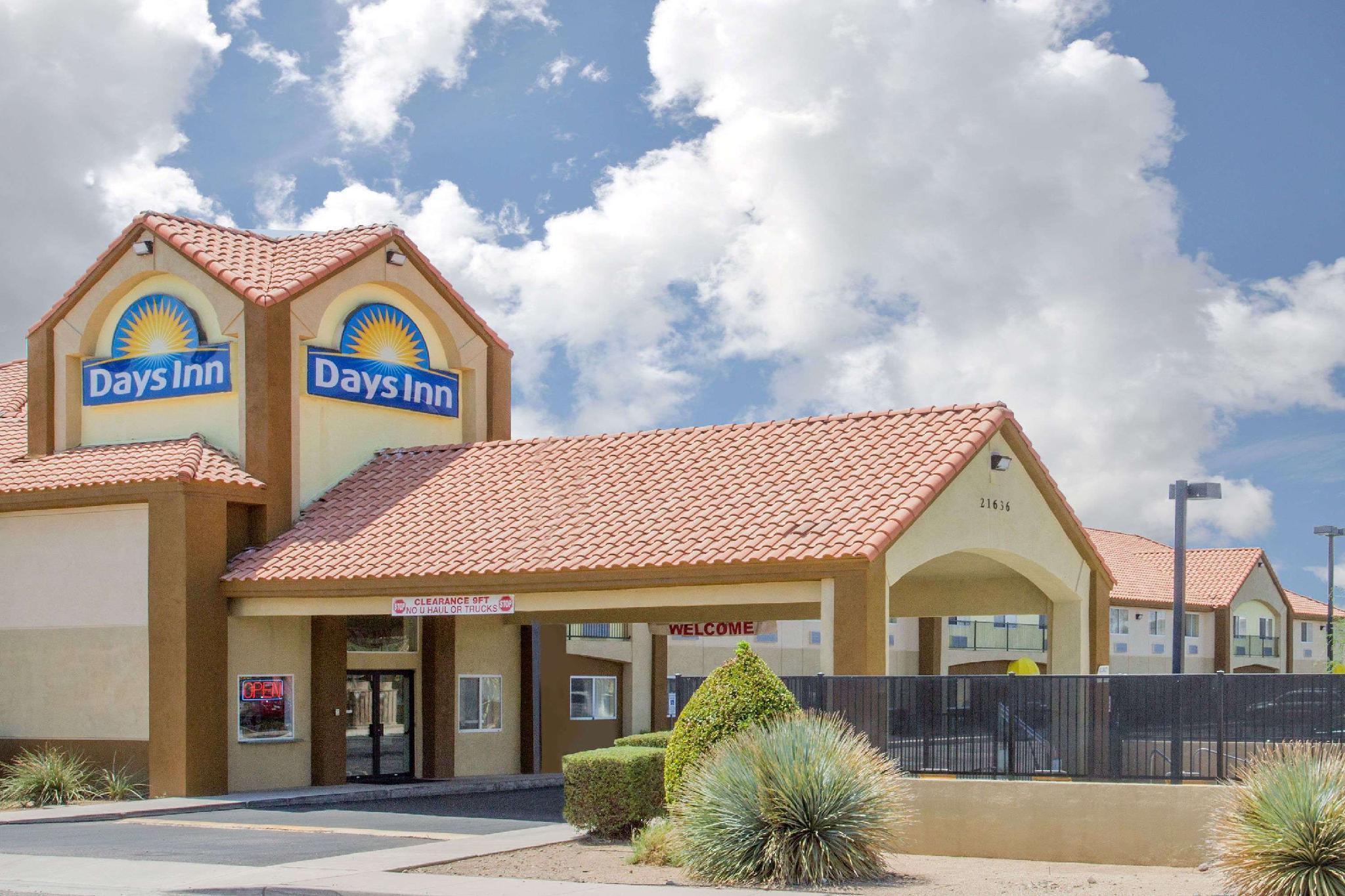Days Inn By Wyndham Phoenix North Exterior photo