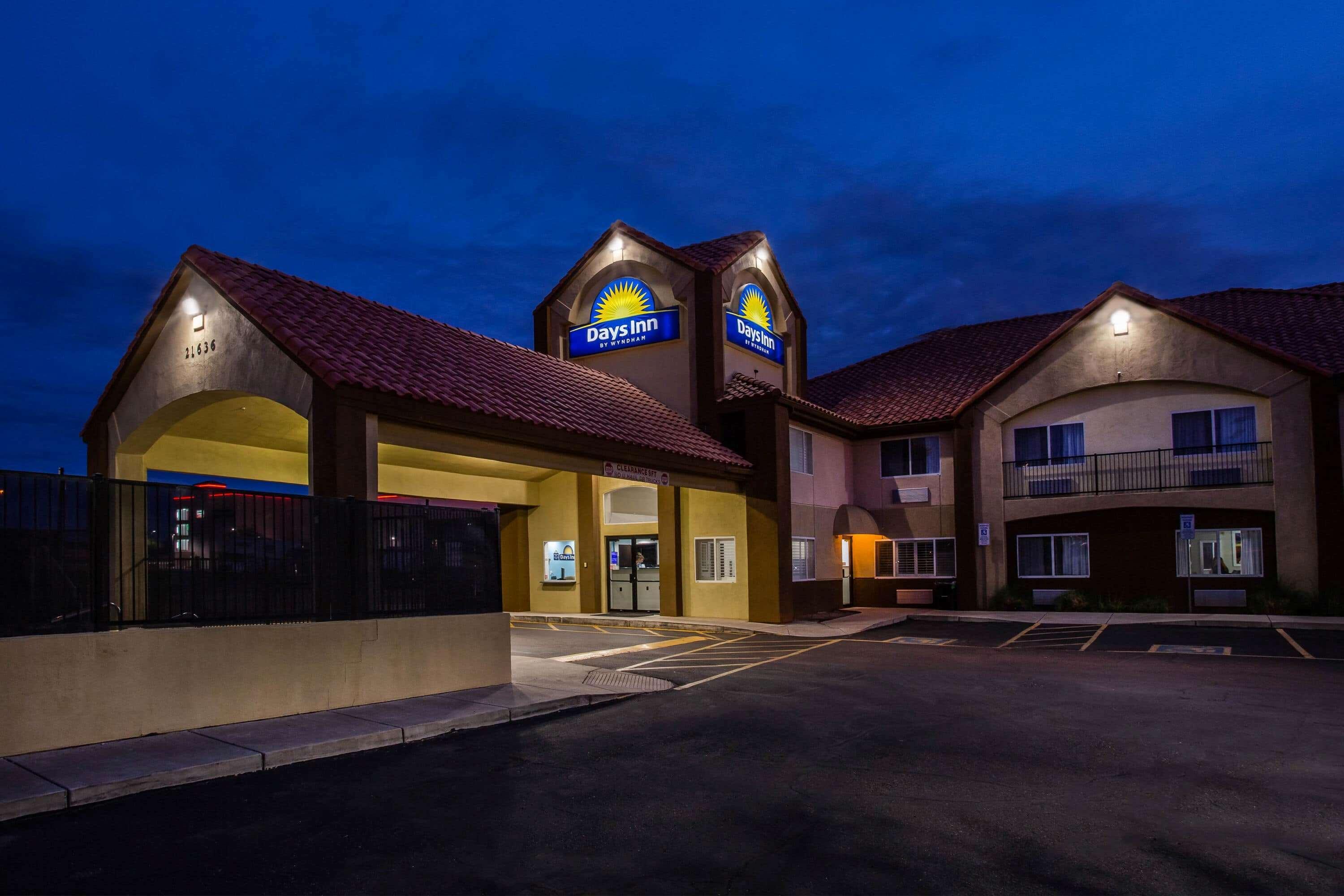 Days Inn By Wyndham Phoenix North Exterior photo