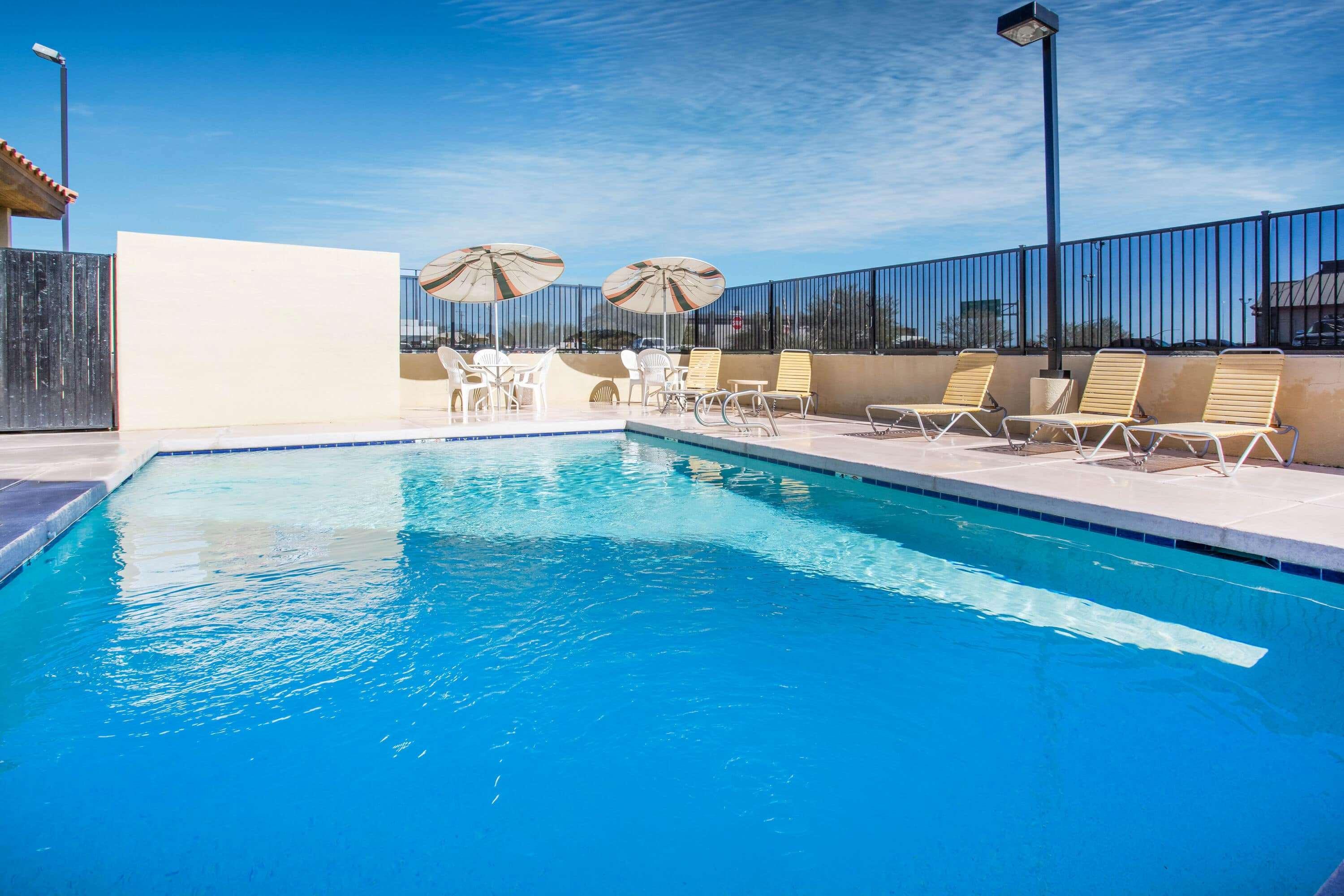 Days Inn By Wyndham Phoenix North Exterior photo