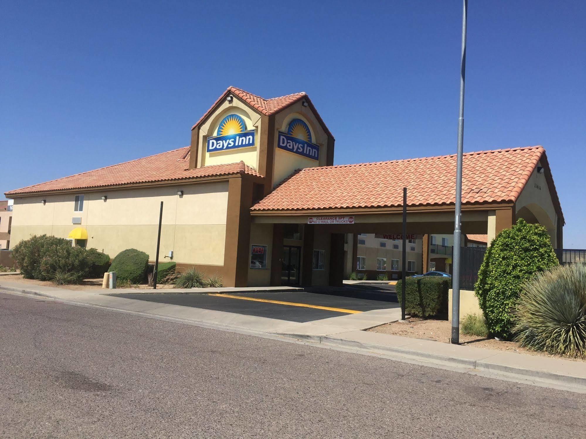 Days Inn By Wyndham Phoenix North Exterior photo